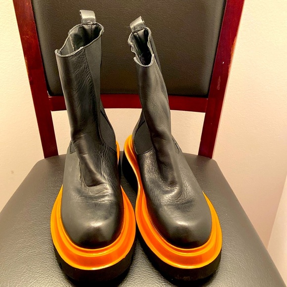 NEW STEVE MADDEN Buxton Black Leather Orange Lug Sole Boot Size 37 US 6 1/2 - Picture 2 of 4